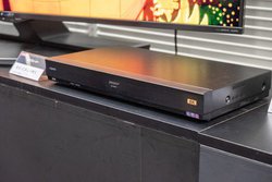 �V���[�v�A�V8K4K�q������������/�^��ł���uAQUOS 8K�`���[�i�[�v�B��25���~