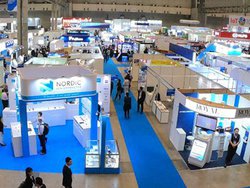 ��CEATEC��IoT��V4K8K�q�������̊��ҍ��܂�B�I�[�f�B�I�p�[�c�ɂ����ړW������