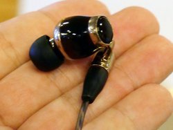 ���w�b�h�z���Ձ��Ďn��Victor�̍ŏ�ʃC���z���uHA-FW10000�v�A5��p�ӂ��s��r�؂ꂸ