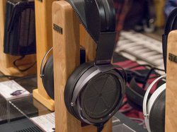 ���w�b�h�z���Ձ�STAX�A80���N�L�O�́uSR-009�v�u���b�N���f���^AKG�v�������w�b�h�z���ɐ܂��ݑΉ����f��