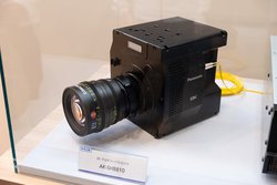 ��Inter BEE���p�i�\�j�b�N�����E���́g�L�@�Z���T�[�h���ڃJ������W���A8K�������������