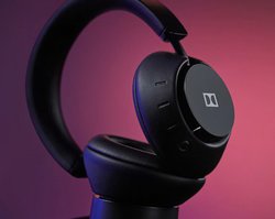 �h���r�[���w�b�h�z�������A�T���E���h�����́uDOLBY DIMENSION�v�B599�h��