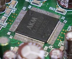 AKM�A�ŏ��DAC �gVERITA�h �uAK4499EQ�v�B���Џ��̓d���o�͕����ASN��140dB�A�c��-124dB