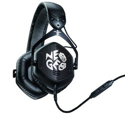V-MODA �~ SNK�A�uNEOGEO�v���S���f�U�C�������R���{�w�b�h�z��