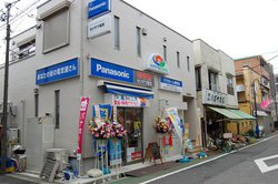 N&EnEXuZUdCvisjAl̋@͂Ɖl̉ȓXÂ肪{