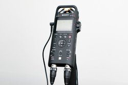 �\�j�[�A�o�����X���͂ɑΉ��������j�APCM���R�[�_�[�uPCM-D10�v�BXLR/TRS���͒[�q����