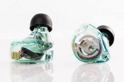 HYLA�A�Z���~�b�N�EBA�E�_�C�i�~�b�N��3��h���C�o�[�𓋍ڂ����C���z���uTE5B�v�uTE5T�v