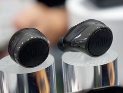 ��CES��Nuheara�A�V���S���C�����X�C���z���uIQbuds MAX�v�B�e���r�������M�@�uIQstream TV�v��