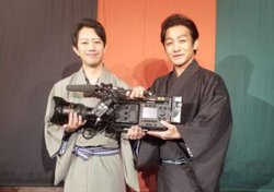 �A�X�g���f�U�C���A�`���|�\�u�i�y�ى̕���v��8K VR�B�e�����{