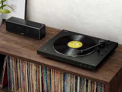 ��CES���\�j�[�ABluetooth���ڂ̃t���I�[�g�^���R�[�h�v���[���[�uPS-LX310BT�v�B199�h��