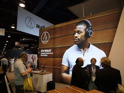 ��CES���I�[�f�B�I�e�N�j�J�A�uATH-M50xBT�v��^�[���e�[�u���V���i���ʏo�W