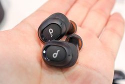 ��CES��Anker�A�V���S���C�����X�C���z���uLiberty Neo�v�B������f�q�̗p��USB�[�d��Ȃ�2019�N���i����