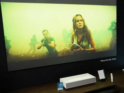 ��CES��LG�A8K�L�@EL�e���r�̍��掿���A�s�[���B�Ǌ񂹐ݒu�v���W�F�N�^�[��4K���f������I