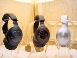 ��CES���e�N�j�N�X�̃��C�����XNC�w�b�h�z���uEAH-F70N�v�ڕ�B�h���C�o�[�݌v�ɂ������