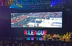 B.LEAGUE��32:9���C�h�f���Ń��C�u�r���[�C���O�B8K�Z�p�p���������������X�J�p�[�Ȃ�4�Ђ����{