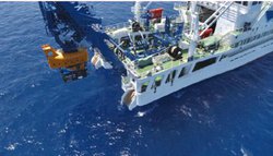 8K�f���́u�C��1,300m�ɐ������悤�ȑ̌��v�BNHK�w�[�C�̑��i�x���ʉ�|�[�g