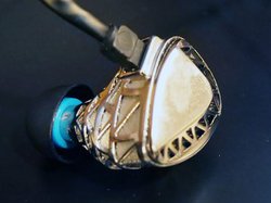 ���|�^����Unique Melody�A�t�ʑ�BA���j�b�g�ō���m�C�Y�������C���z���^�T�[���X�̃w�b�h�z���Ƀo�����X����