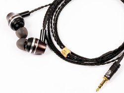 BriseAudio�A�C���z�����P�[�u���uflex001SE�v��A2DC�[�q���f����ǉ�