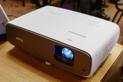 BenQ�A�Ǝ��Z�p�ŐF�Č����ɂ��������4K/HDR�v���W�F�N�^�[�uHT3550�v�B��20���~