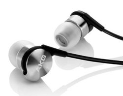 AKG�A�uK3003�v��uQ701�v�AN�V���[�Y�Ȃǃw�b�h�z���E�C���z��16���f���𐶎Y����