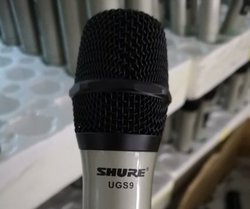 �����̋U���i�����H��ɋ����{���AShure��[���n�C�U�[�Ȃǂ̋U���i������