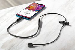 HUAWEI�A�X�}�z��USB-C�ڑ��Ńy�A�����O/�[�d�\��Bluetooth�C���z���uFreeLace�v