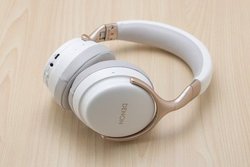 �f�m���A�m�C�L����BT�w�b�h�z���uAH-GC30�v�̃z���C�g���f����3�����{����4�����{�ɔ�������