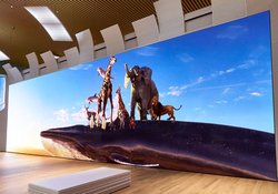 �\�j�[�A���E�ő�16K�~4K�\���́uCrystal LED�f�B�X�v���C�v���������̐V�������ɔ[��