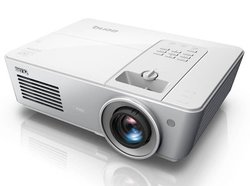 BenQ�A�P�x5,500���[������DLP�v���W�F�N�^�[�uSU765�v�B�r�W�l�X�������f��