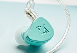 �ɓ������ہAAUGLAMOUR�̃t�����^���n�E�W���O�̗p�J�i���^�C���z���uF300�v