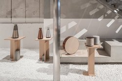 Bang & Olufsen�A���s�̌���|�b�v�A�b�v�X�g�A�Ńg�[�N�C�x���g��5��5���J�ÁB�Q���ҕ�W��