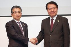 KDDIƓłO[oIoTƂŋƁBƂ̃J[OrWlXւ̓]𐄐i