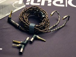 ���w�b�h�t�H���Ձ�DUNU�A�����\���P�[�u���ȂǎQ�l�W���^COMPLY �u�[�X�ɂ�INEARZ AUDIO��