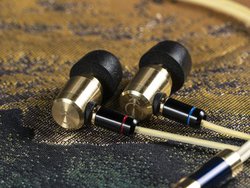 ���鐸�H�A�^�J���o���n�E�W���O�̃C���z���uKJB-01�FKeyagu�v