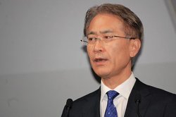 \j[݈̑Ӌ`́uNGCeBreBƃeNmW[̗͂ŁAEŖv