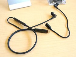 �t�@�[�E�F�C�A�P�[�u�������r���ŊO���Bluetooth�C���z���uHUAWEI FreeLace�v