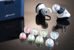 SpinFit�A���S���C�����X�C���z�������C���[�`�b�v�uCP360�v�B��×p�V���R���̗p