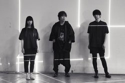 �z�Ƃ��Ď��J�n�C���]��s������S���\�j�[�X�g�A�ŊJ�ÁB�w�X�p�C�_�[�}���x�w���� PSYCHO-PASS�x����