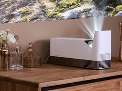 LG�A�ǂ���20cm��120�C���`�𓊉f�ł��钴�Z�œ_���[�U�[�v���W�F�N�^�[�uHF85LS�v�B17.5���~�O��