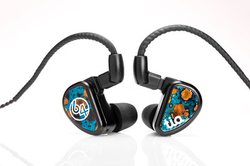 64 AUDIO�A�ŏ�ʃC���z��tia Fourte�̌��胂�f���uFourte Noir�v�B�͂񂾂�h���C�o�[������