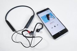 �[���n�C�U�[�uIE 80S BT�v���U���r���[�B���C�����X��������ԃC�����j�̎��͂��m���߂�