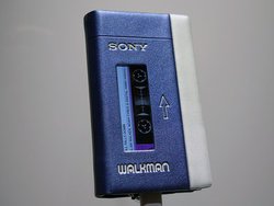 ��IFA���\�j�[�A�J�Z�b�g�e�[�v����̖��@�uTPS-L2�v�f�U�C���̐V�E�H�[�N�}��