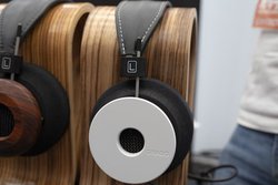 ���|�^�t�F�X��い�i�C�R���A�����̃z���C�g���[�v���w�b�h�z���^ONZO�́g�w�b�h�z���̃T�u�X�N�T�[�r�X�h ���A�s�[��