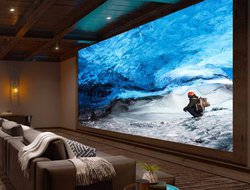 �\�j�[�A16K�ȏ���\��Crystal LED�f�B�X�v���C���ƒ�����ɔ̔�