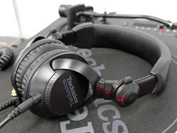 �e�N�j�N�X�̒��DJ�w�b�h�z���uDJ1200�v���ŐV�d�l�̐V���f���ɁB�V�J���h���C�o�[�⒅�E���P�[�u���̗p