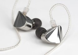 MOONDROP�A�g�_�C�����ɍd���_�C�����y���hDLC�U���̗p�C���z���uKXXS�v