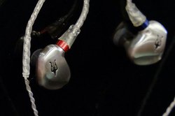 ���w�b�h�t�H���Ձ�MEZE�A��3���~�̃G���g���[�C���z���uRAI SOLO�v�B�V�J��UPM�h���C�o�[����