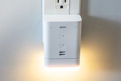 Amazon�uEcho Flex�v��̌��B�R���Z���g�ɑ}�������̃X�}�[�g�X�s�[�J�[�A�g���@�\�����͓I�y���悠��z