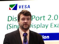 DisplayPort�A����ǂ��Ȃ�H VESA��8K�Ή��̐V�K�i�u2.0�v��USB 4.0�Ƃ̊֌W�����