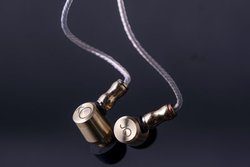 ���鐸�H�A�g�I�[�f�B�I�݂��񂱁h�R���{�̐^�J�����P�[�u���B�C���z���uKeyagu�v�Ƃ̃Z�b�g��